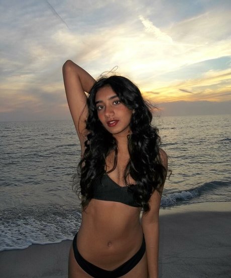 Maya Mayanalluri pretty model picture