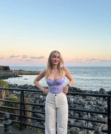 lenaahdl porn model img