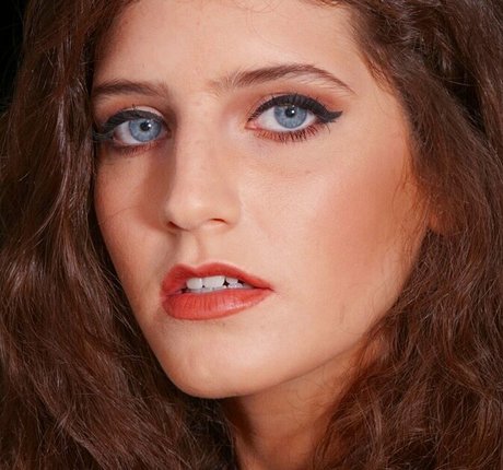 Moria Akons star porn galleries