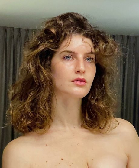 Moria Akons pornstar hot pics