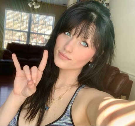 poutyfox actress gallery