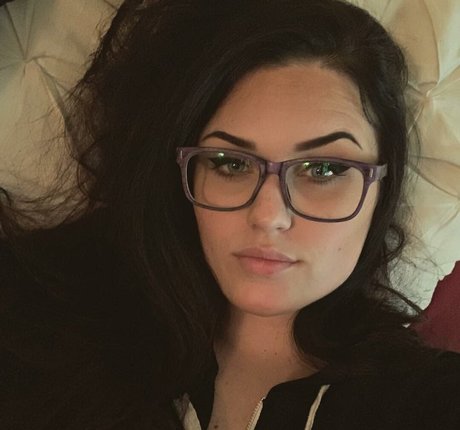 poutyfox pornographic actress photos