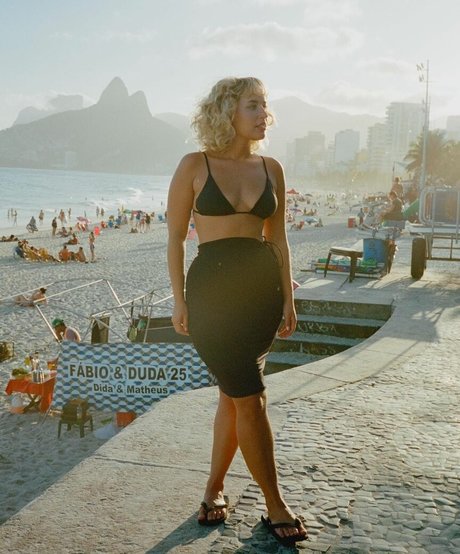 Beatriz De Brito star exclusive galleries