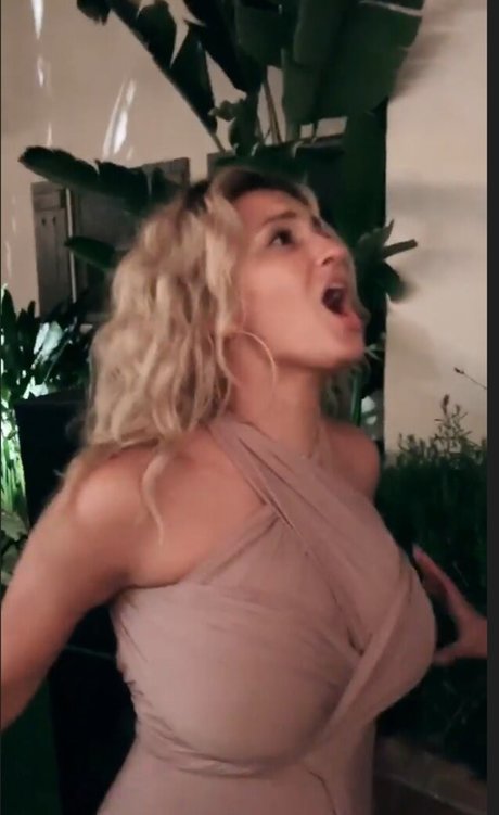 Tori Kelly perfect model galleries