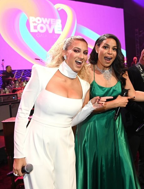 Tori Kelly nice model img