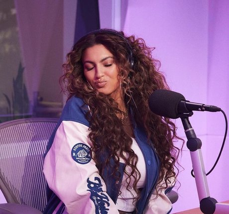 Tori Kelly star exclusive gallery