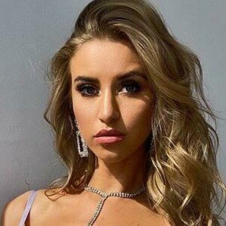 Modelnana star top photos