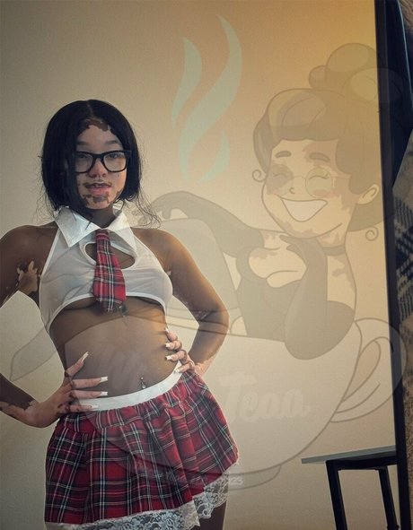 Curiousiteaaa art model photo