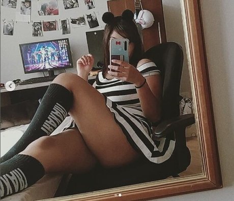 Akiramoon hot model images