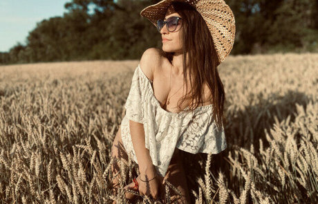 Comfort Xcams adult star pic