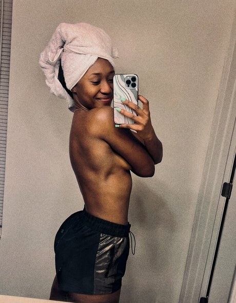 Queen Aminata model adult picture