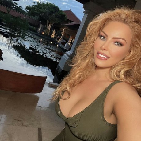 Sarah Roza MAFS AU nudes model photo