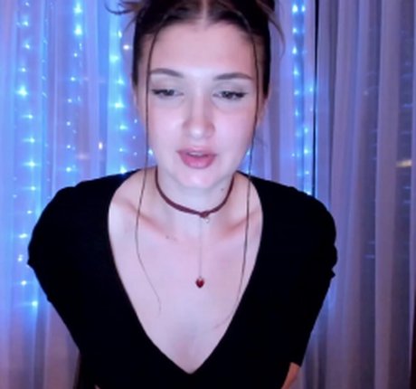 Aalliyahh nice actress picture