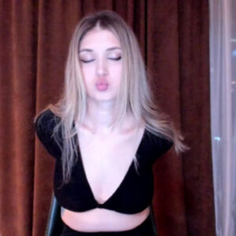 Aalliyahh adult model pics