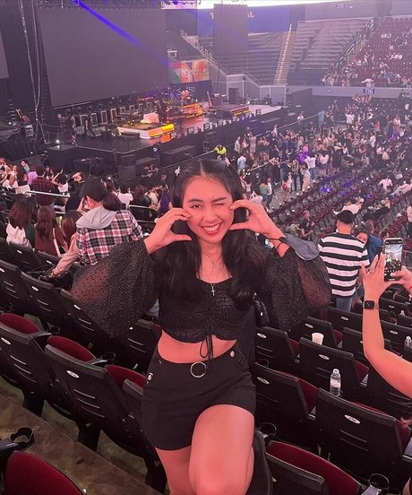 nininplays hot actress pics