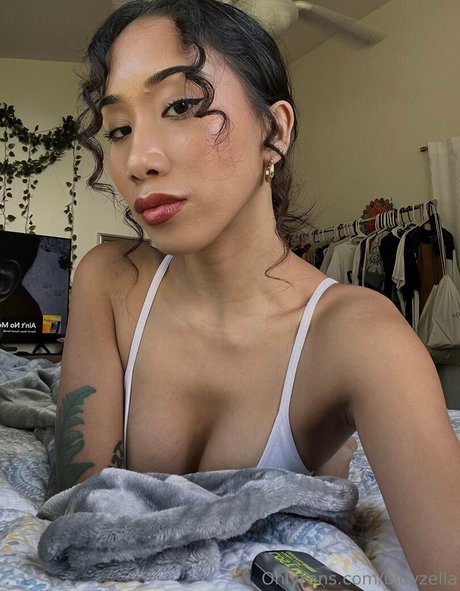 uluvzella nude model picture