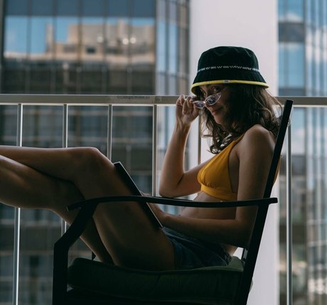 Dev Lemons nice model img