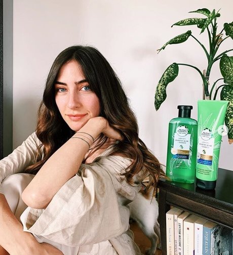 Hazar Motan erotic star pics