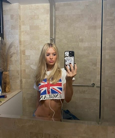 Chase Myers sexy star pics