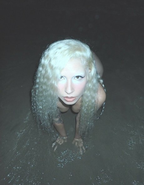 Bente Violet erotic model image