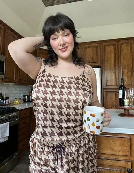 cherryishairy free actress pics