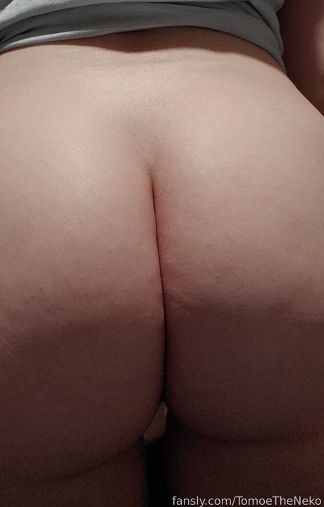 TomoeTheNeko pornographic model photos