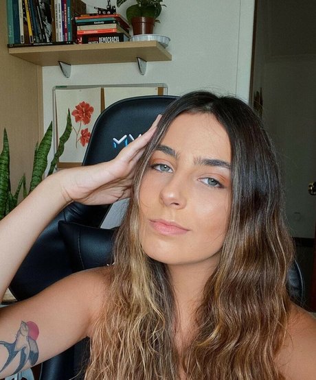 Mariana Karpukovas model erotic picture