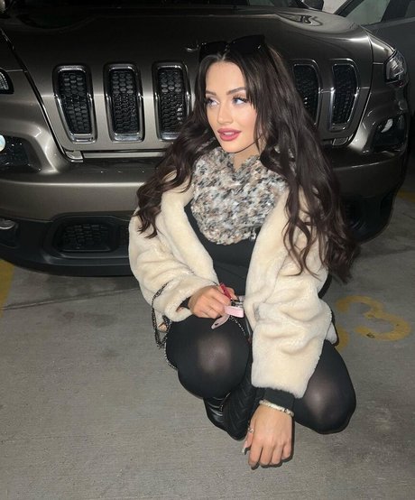 Mae Welsch perfect model images