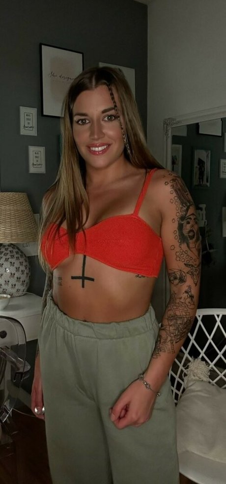 Silvia and Eveline Dellai naked model picture