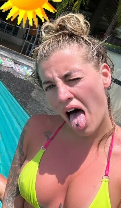 Silvia and Eveline Dellai star porn photos