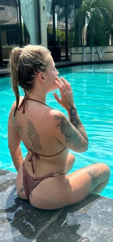 Silvia and Eveline Dellai xxx model image