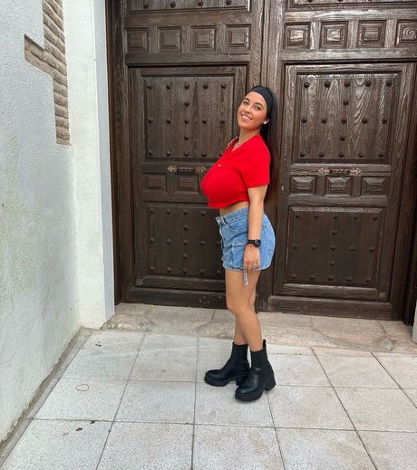 Anneris model pretty archive