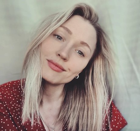 Elinasky model sexy pics