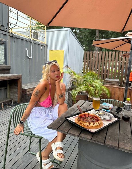 Lee Jaebeol art star pic