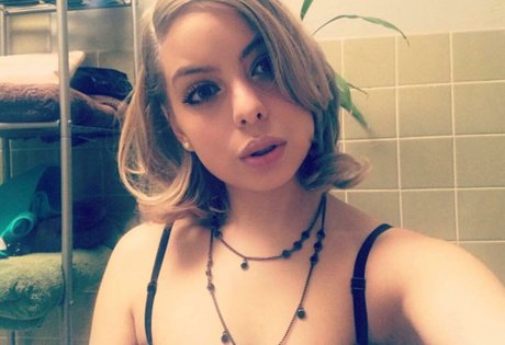 Solibeth Brito model top pictures