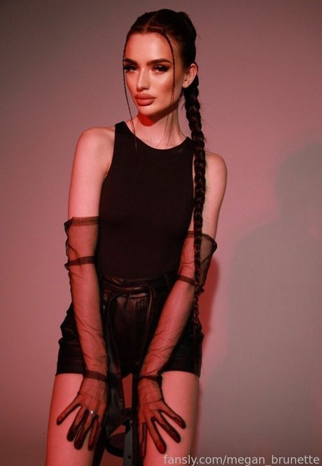 megan brunette hd model photo