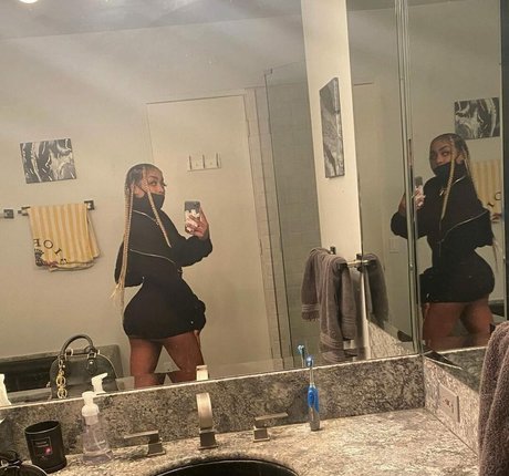 Xanprincess model top pic