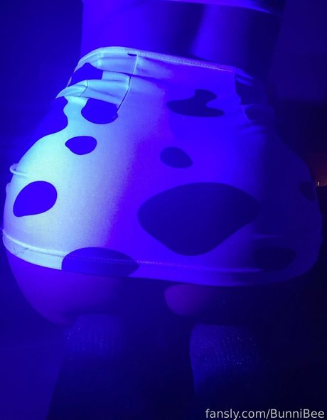 BunniBee naked actress archive