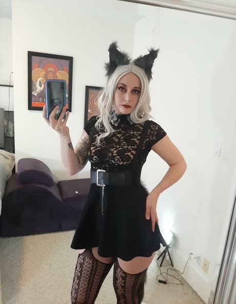 Salunes secret hd actress photo