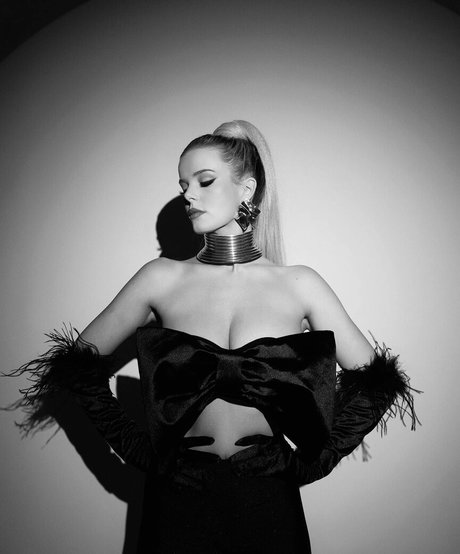 Mckenzie Hewson sex actress picture