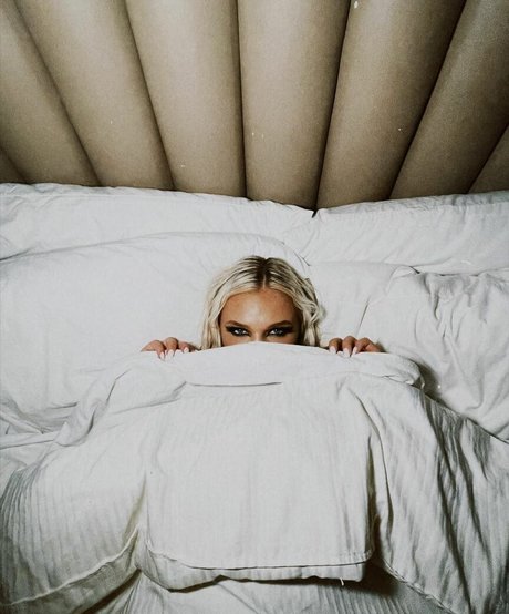 Julia Hart sex star photo