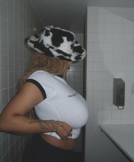 Mahalia pornstar nudes images