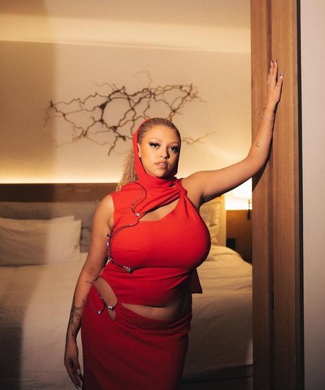 Mahalia sexy actress galleries