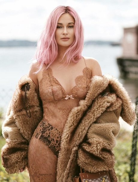 Kacey Musgraves model pics