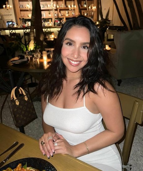 Deyaris Arai star naked archive