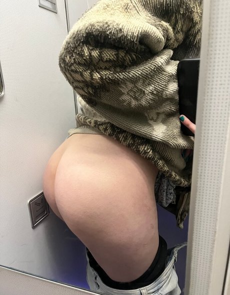 shakicast model erotic pics