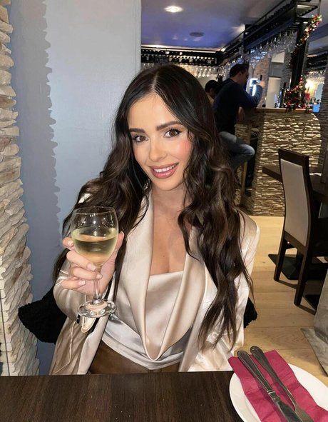 Megan L erotic model img