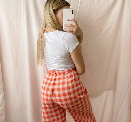 Sara Brooks top actress image