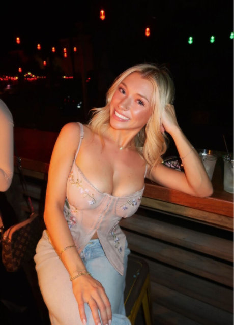 Sara Brooks best model pictures