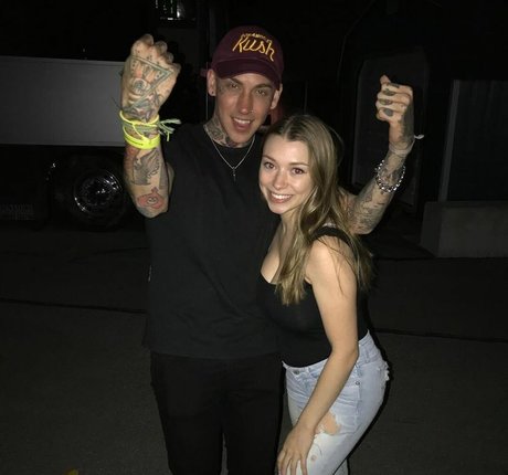 Sara Brooks star porn archive